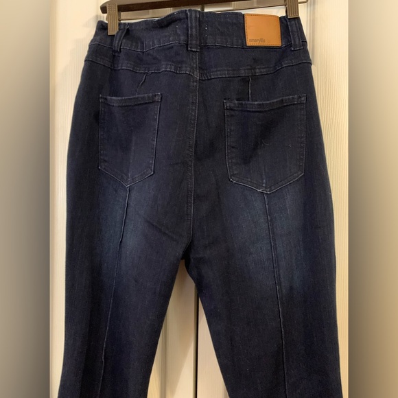 Amaryllis x Ashlee Nichols Flare Jeans size 14 - Picture 5 of 15